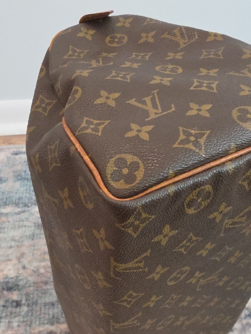 Impeccable Vintage Louis Vuitton Speedy 35 Monogram Satchel - Picture 10 of 15